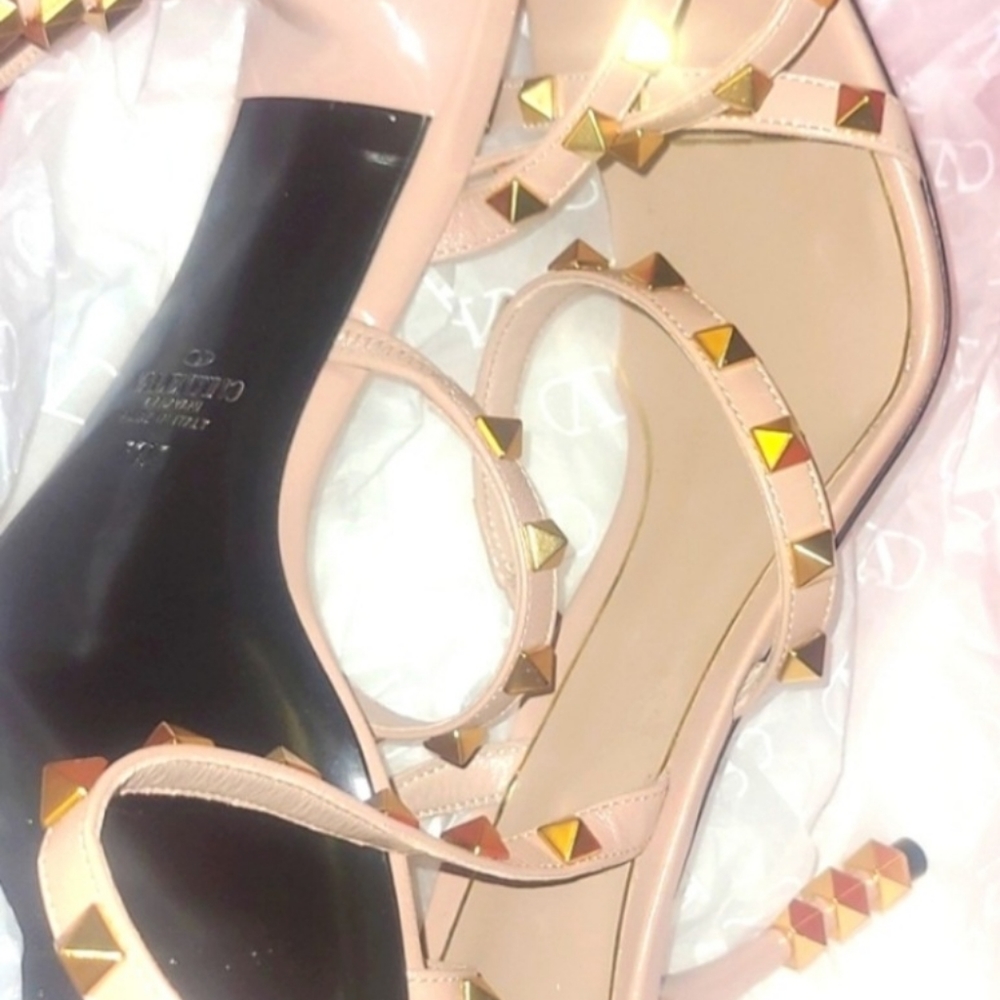 Valentino Garavani sz, 41.5,brand new, Color nude gold chrome spike